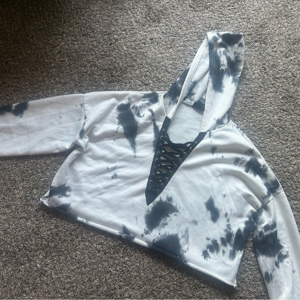 Monochrome Tie-Dye Lace-Up Crop Top